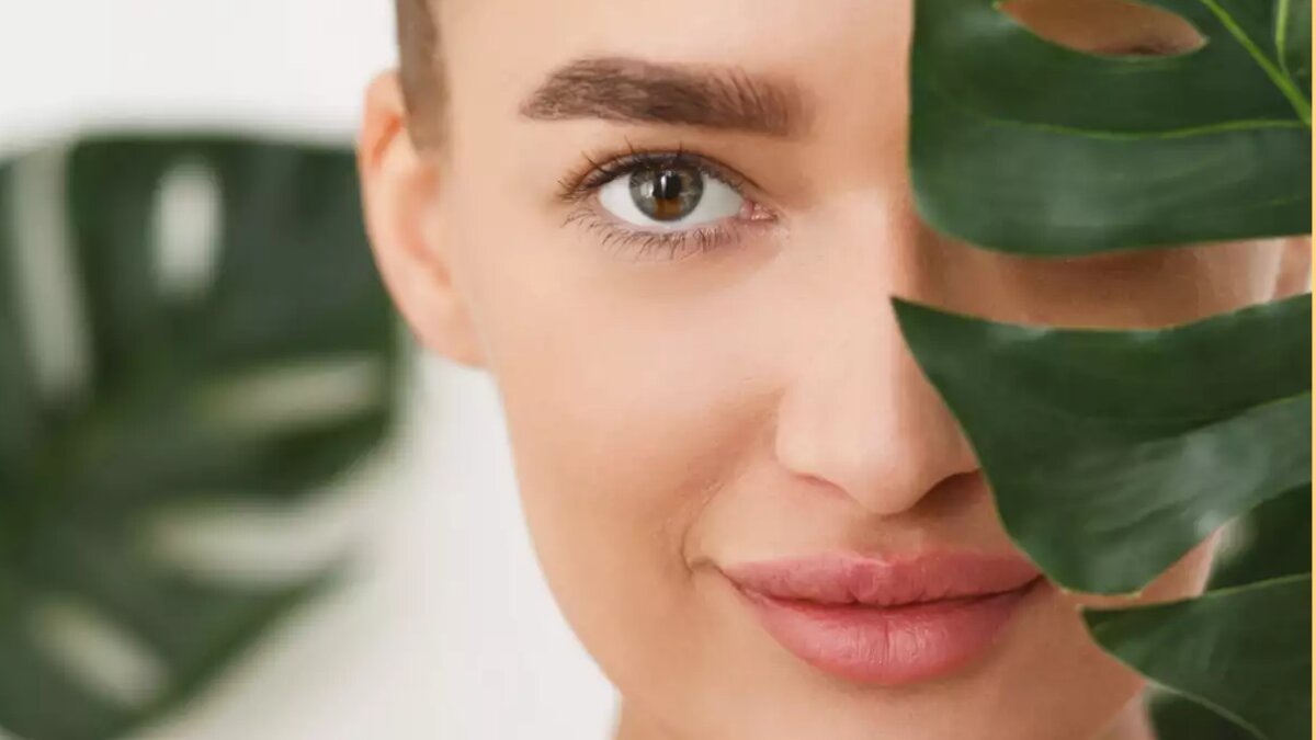 White wine can be remarkable to attain a clear glowing skin; here’s how