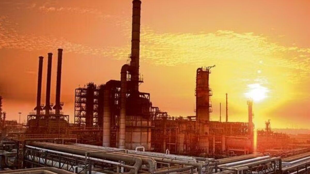 Oil prices hikes by 1%, weekly increase anticipated as the Middle East conflict intensifies