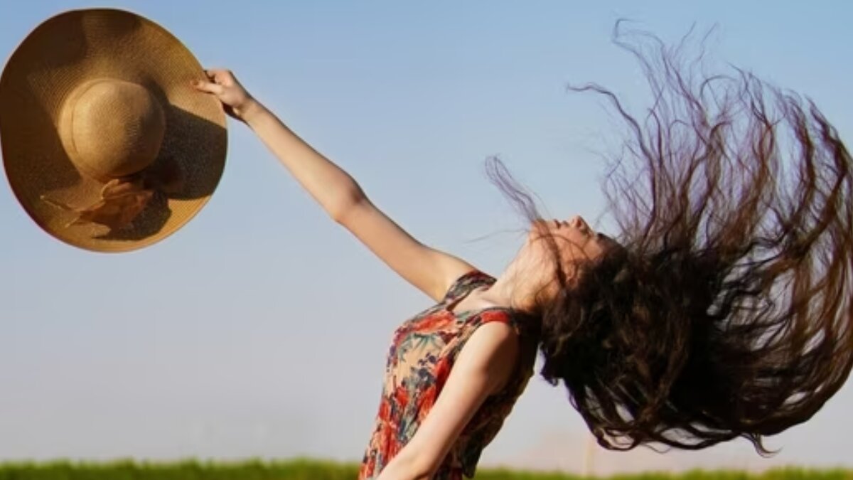 Expert tips to avoid frizzy and dry hair during summers