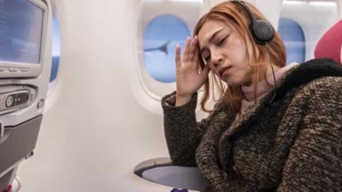 3 effective stretching exercises to avoid body stiffness post flights