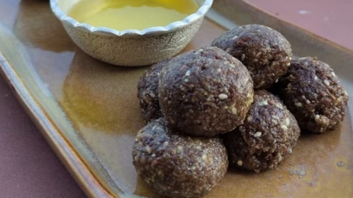 Devour Raagi and Gur Ke Laddoo through this easy yet sumptuous recipe at home