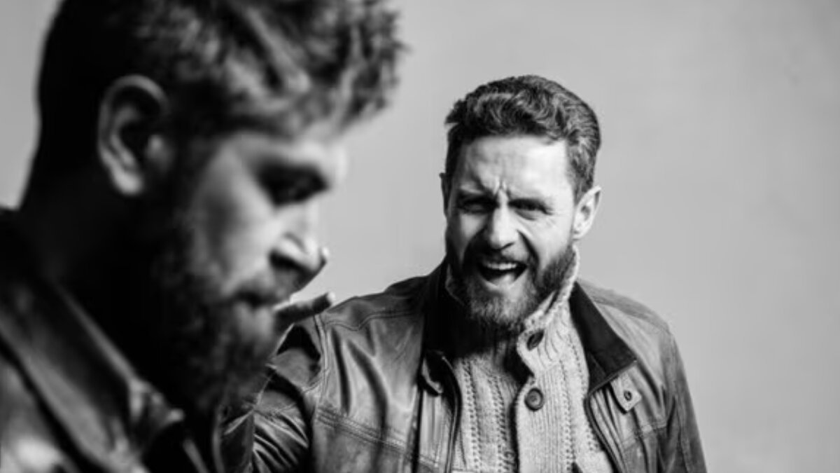 7 effective tips to maintain healthy bonds and keep friendship rivalry at bay