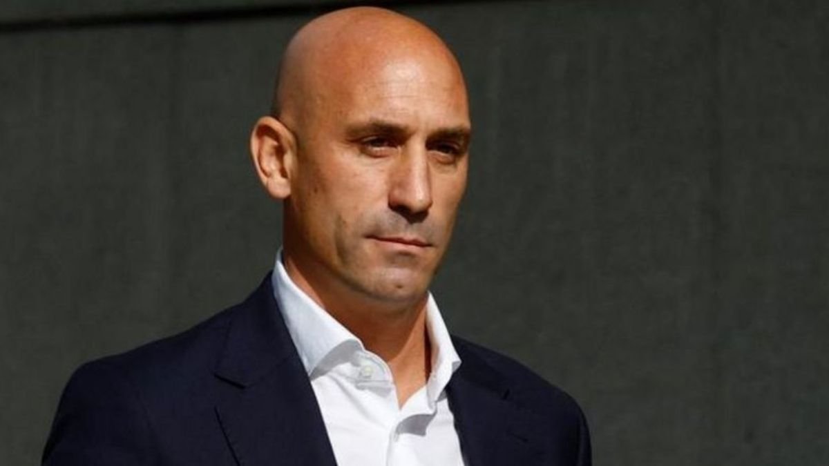 Prosecutors seeking 2.5-year prison sentence for former Spain football chief Luis Rubiales over World Cup kiss