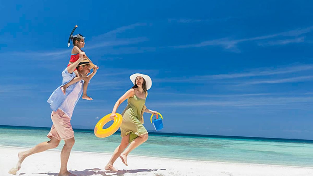 Pack Like a Pro: 11 Must-Have Items for Your Summer Travel Bag