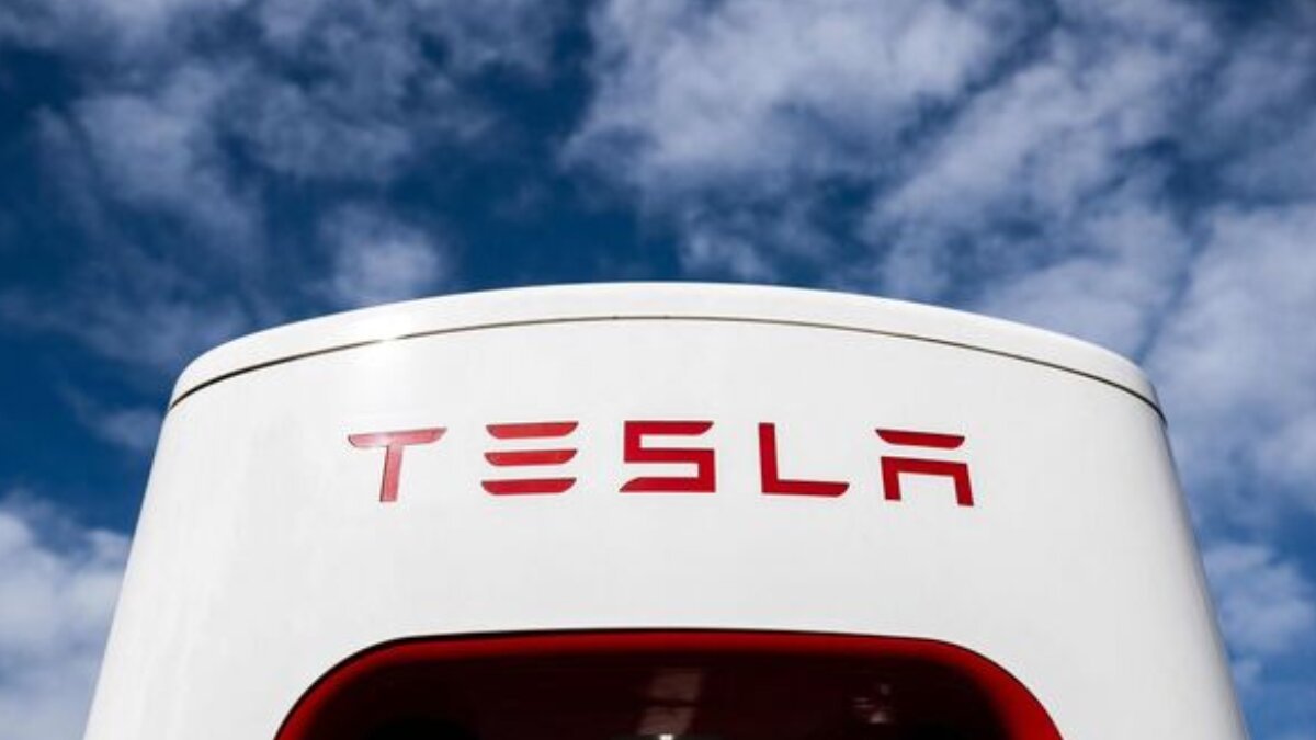 Tesla stocks sinks more than 5% due to steep dip in Q1 sales