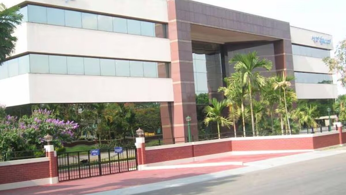 Infosys reports $4.5 bn in Q4, sets a record-breaking annual TCV of $17.7 bn