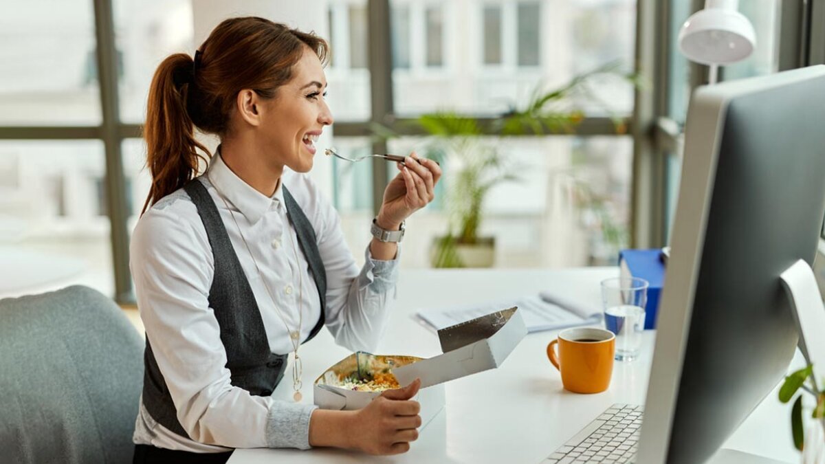 Appetizing and nutritious office snack options to boost work performance