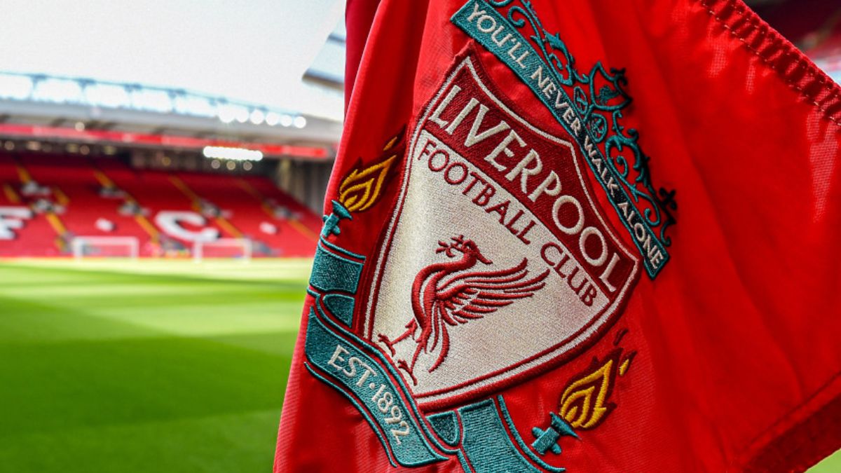 Ex-Liverpool star hospitalized with punctured lung after legends game accident