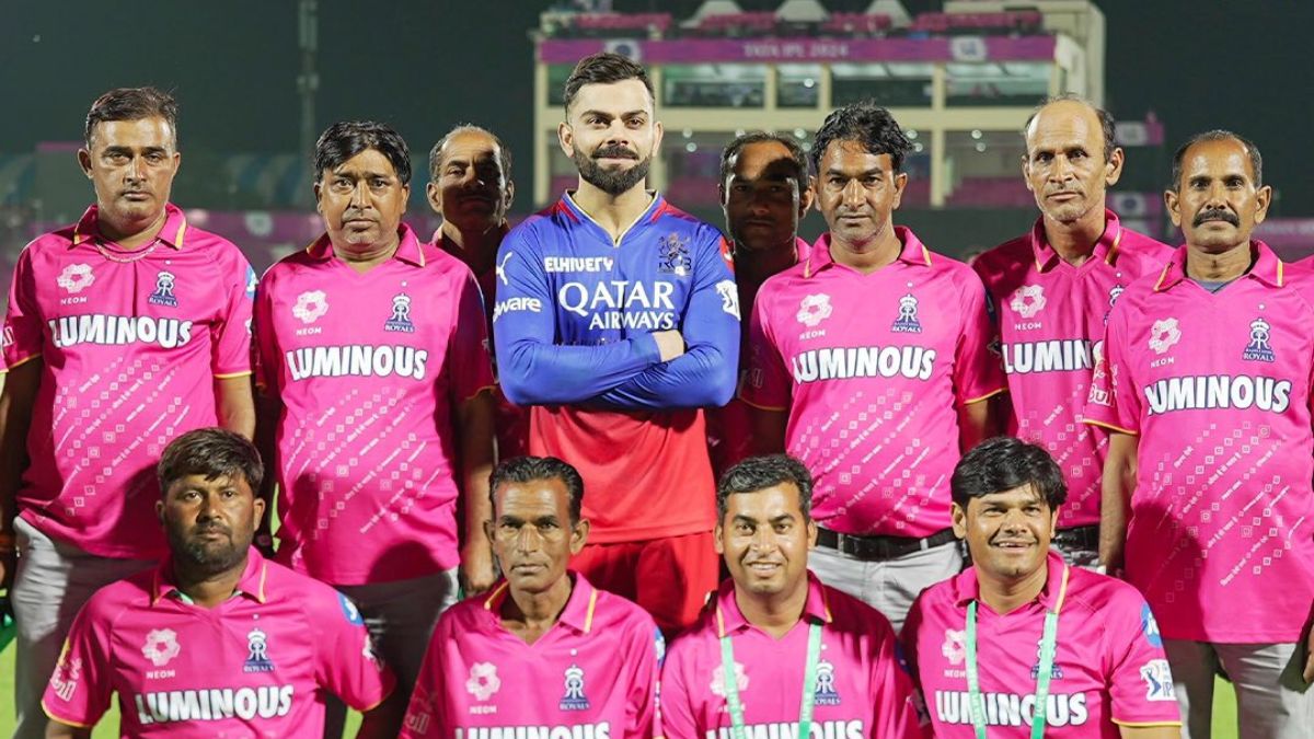 Virat Kohli poses with Rajasthan Royals’ home ground staff despite tough loss
