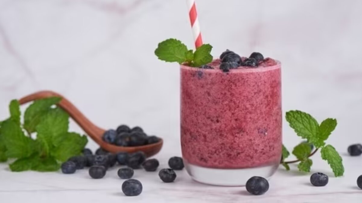 Refreshing, healthy and nutrient rich breakfast smoothies to relish this summer