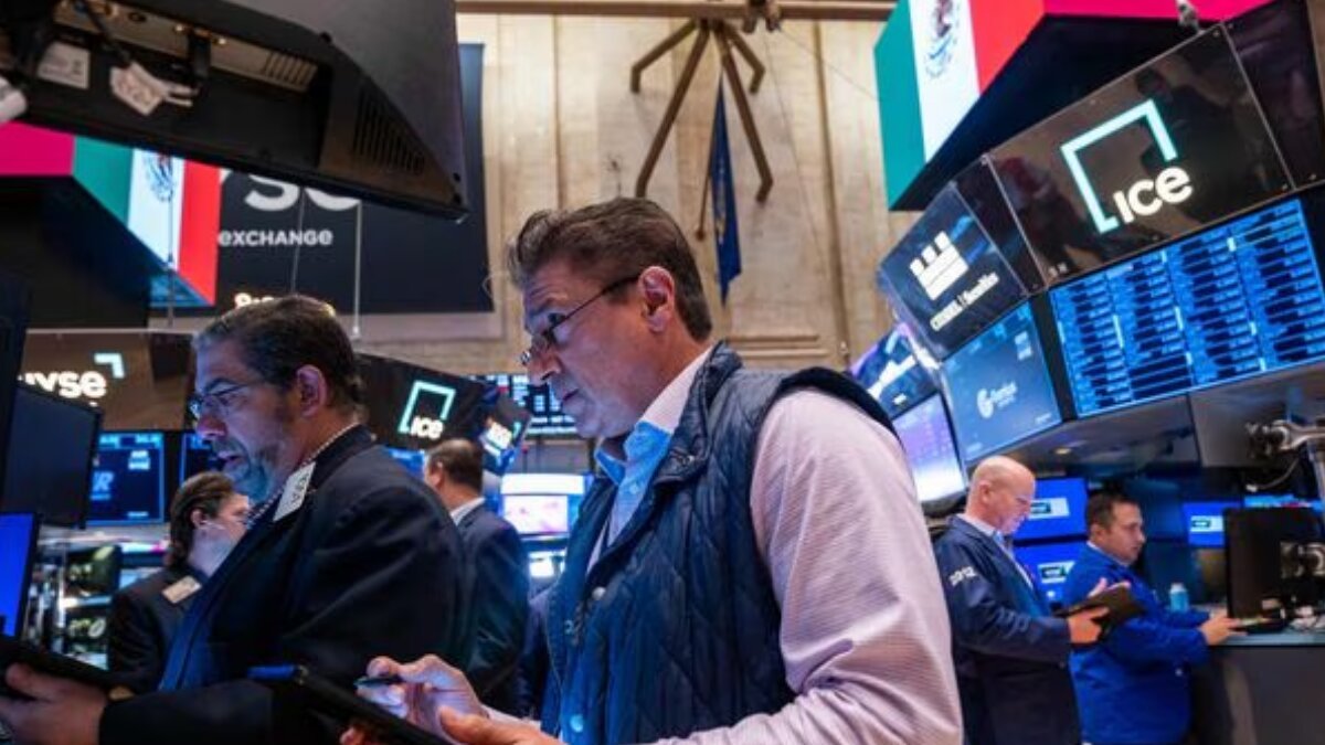 Wall Street status: US stocks slides down by megacaps, while Treasury yields rise