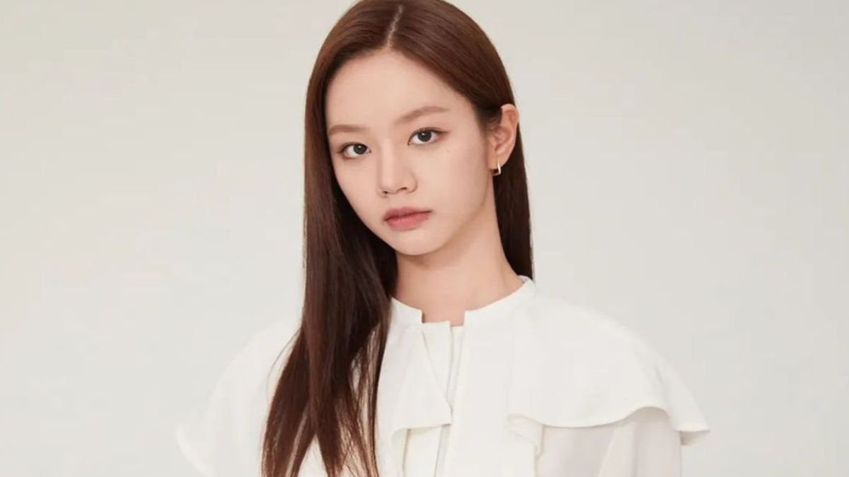 Lee Hyeri faces ankle injury during stage greeting, delays Victory promotional events