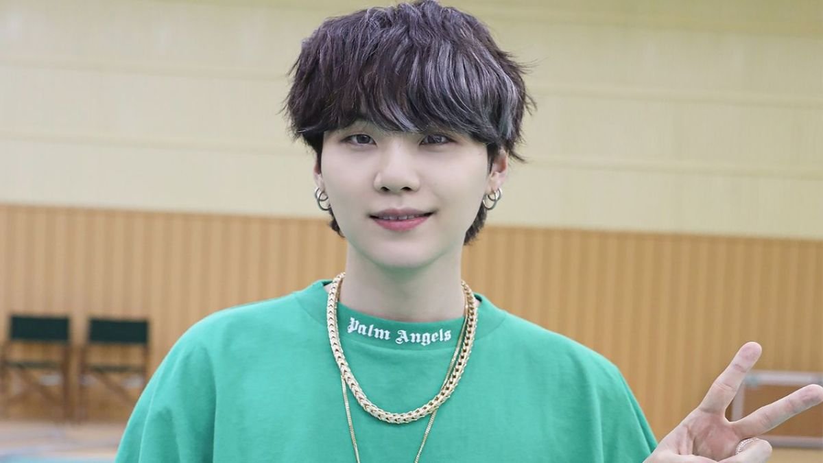 BTS fan supposedly finds SUGA ‘smiling brightly with friend’ amidst the chaos of DUI controversy