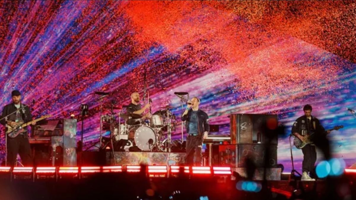 Coldplay opens a blockbuster on Day 1; fans hail the band with scintillating stills