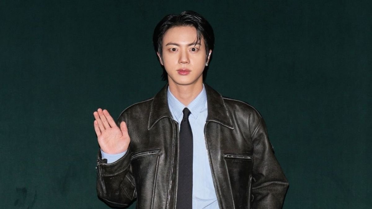 BTS’ Jin screams magnificence with his appearance at Milan Fashion Week 2025; fans go berserk
