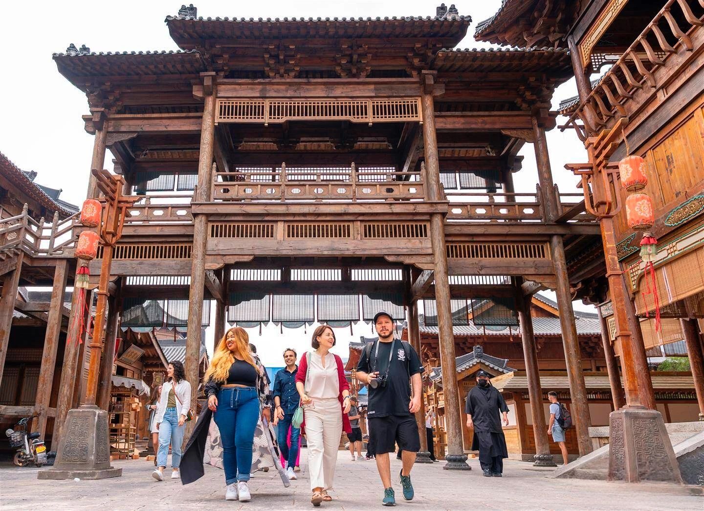 Short dramas, wide reach: Hengdian World Studios co-hosts cross-cultural film exchange