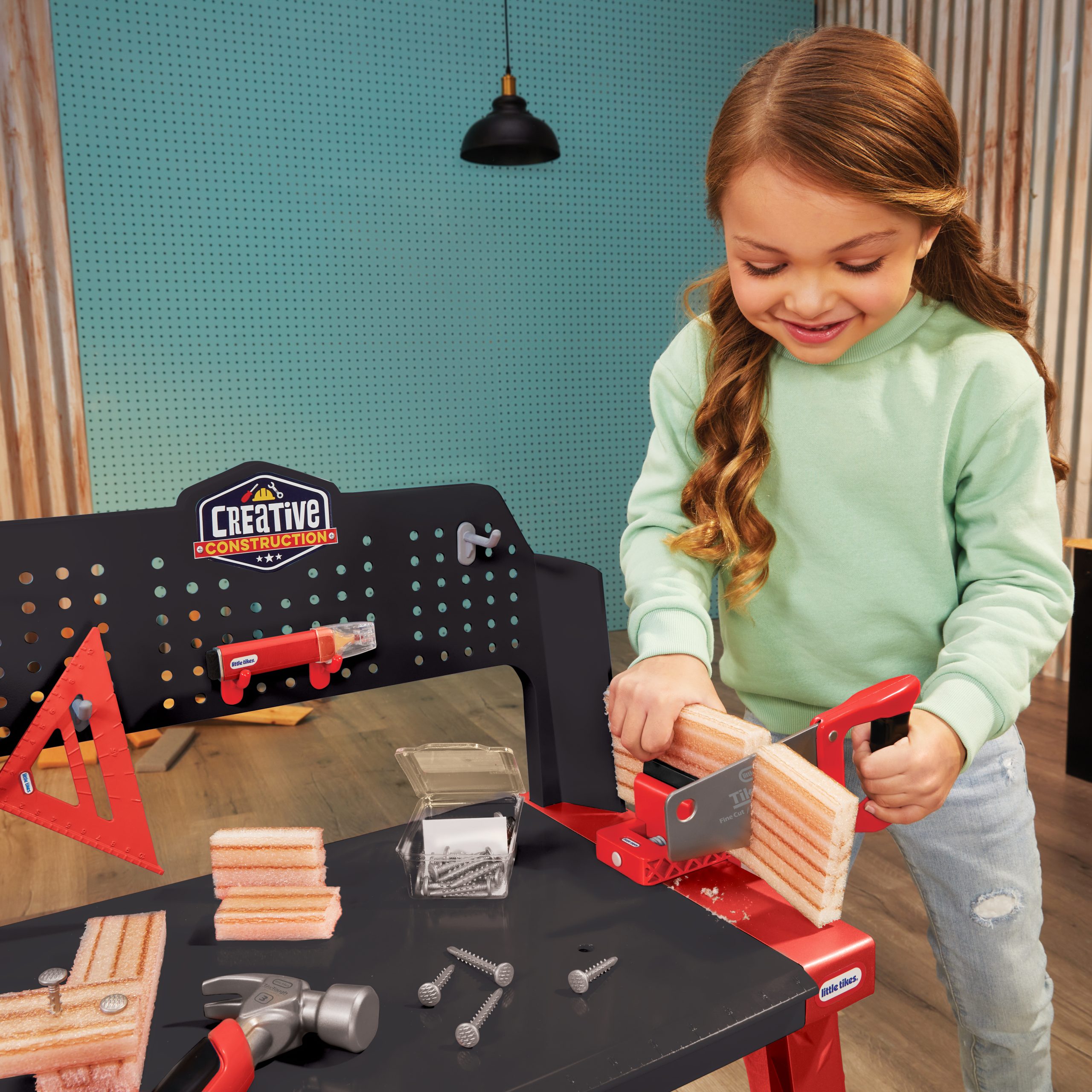 Little Tikes® Sparks Big Imaginations with New Creative Chefs™ Kits and First-Ever Creative Construction™ Line