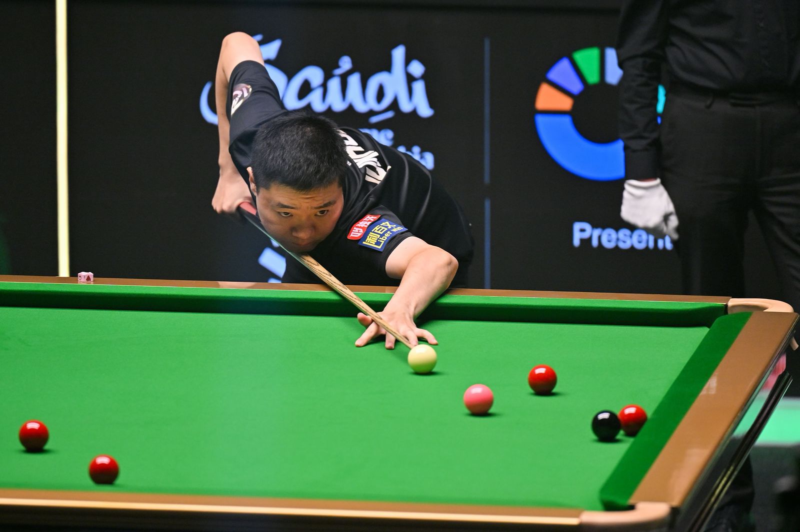 Strong Opening for the Riyadh Season Snooker Championship 2025 with Large Crowds and High-Level Competition