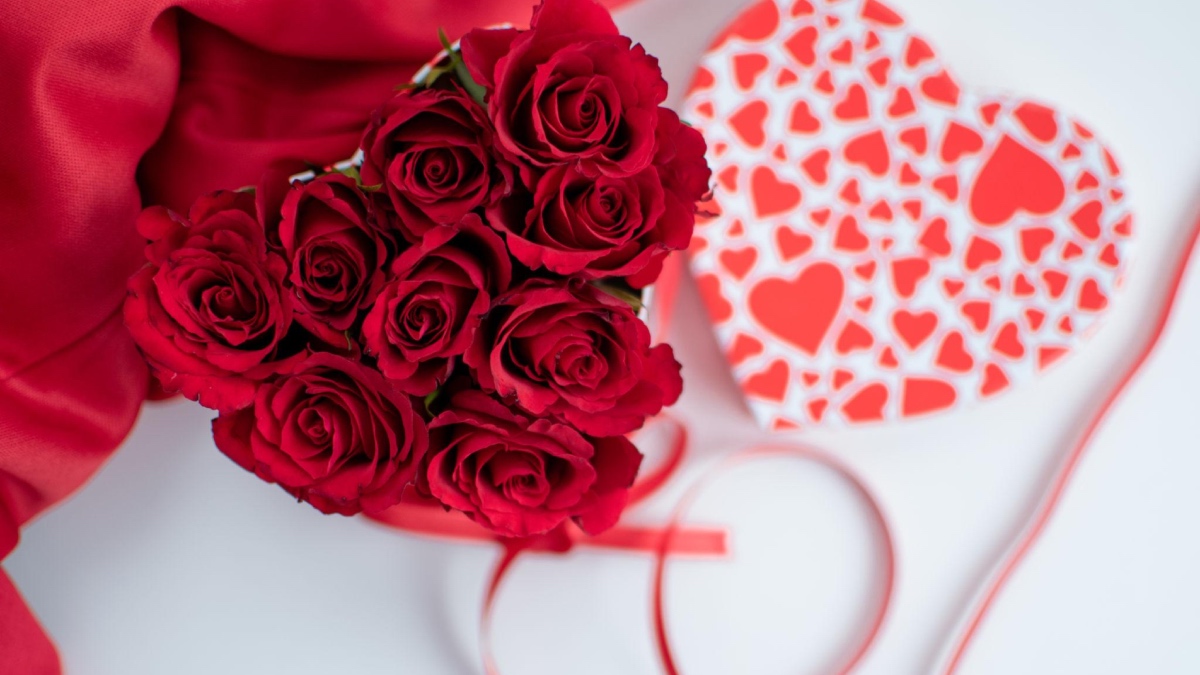 Rose Day 2026: 7 Romantic Ideas To Surprise Your Partner